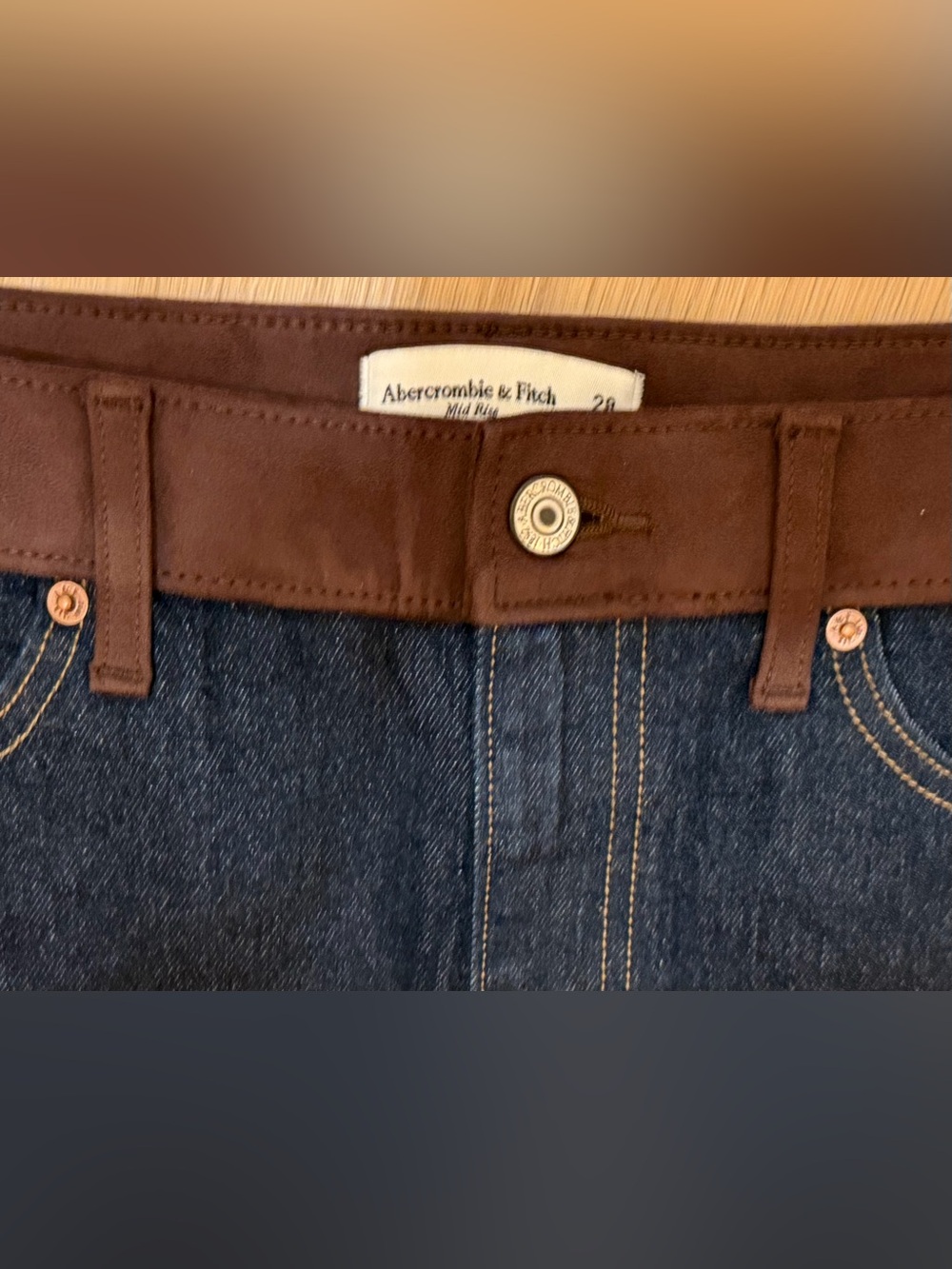 *SOLD* NWT Abercrombie Curve Love Mid Rise Denim Mini Skirt Size 28 - Picture 3 of 6